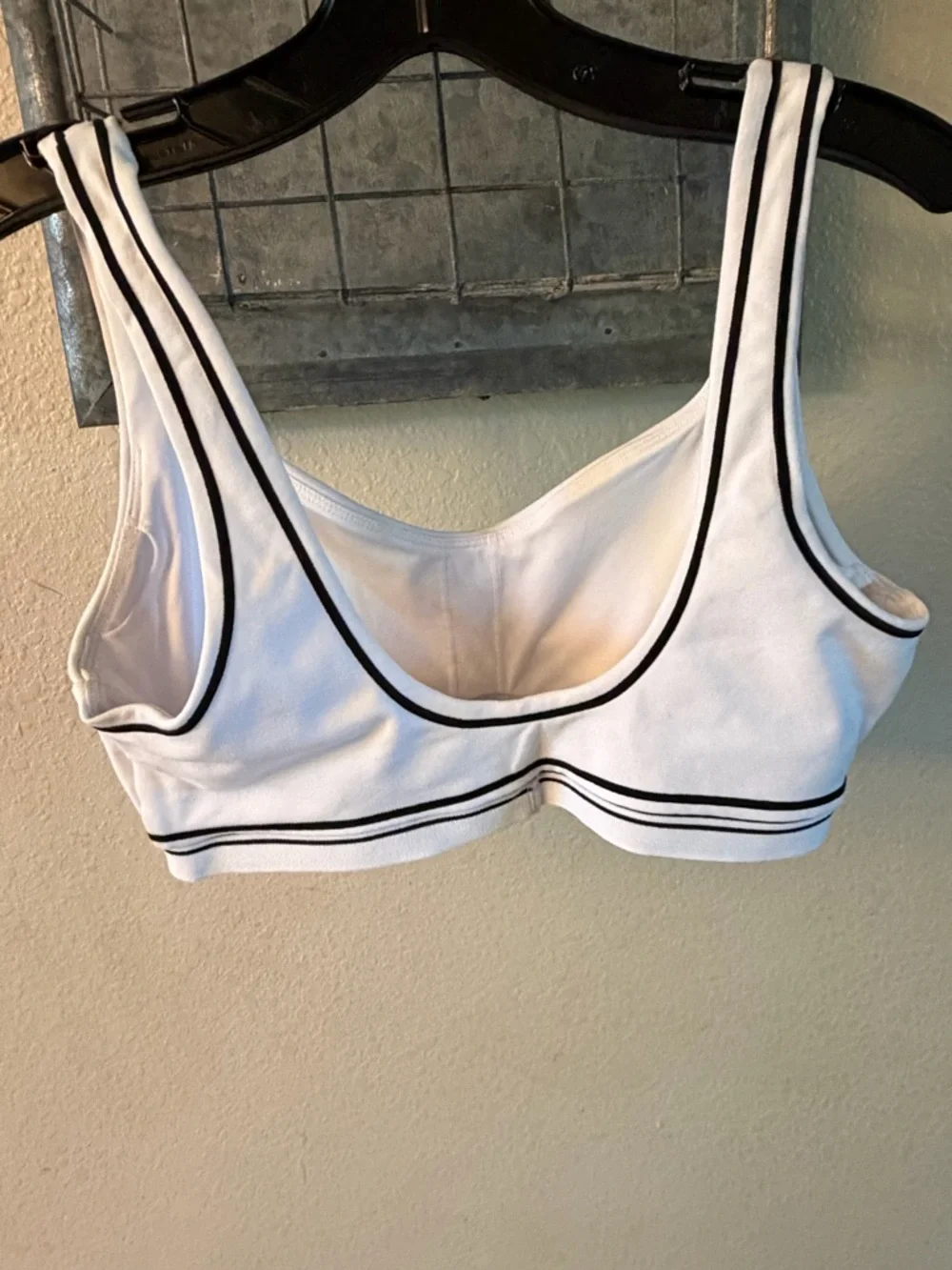 ALO Yoga Airbrush White/Black Heart Throb SET - Picture 10 of 15